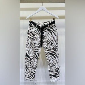 (21532-WHT) ZEBRA HYBRID PRINT CRINKLE JOGGERS WITH BELT